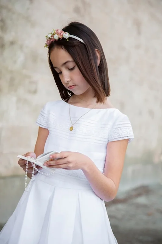 Portret dziecka przygotowującego się do pierwszej komunii