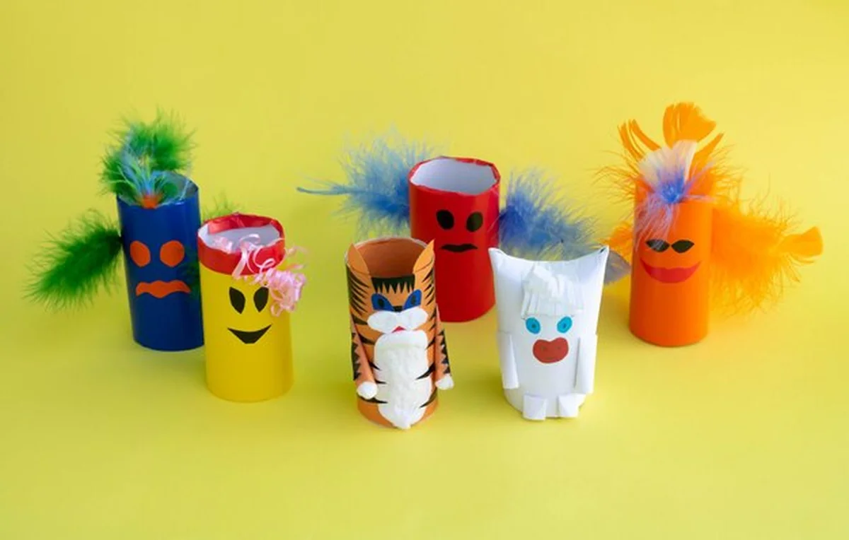 Dwa zwierzęta z rolek papieru toaletowego na chiński Nowy Rok