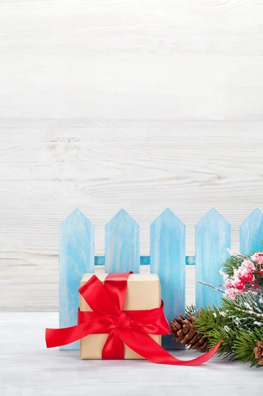 Pudełko z prezentami i choinka