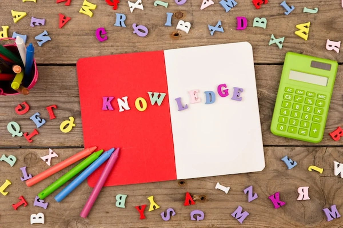 Zestaw szkolny z napisem 